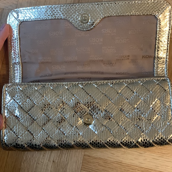Michael Kors Gold Leather clutch - Picture 3 of 4